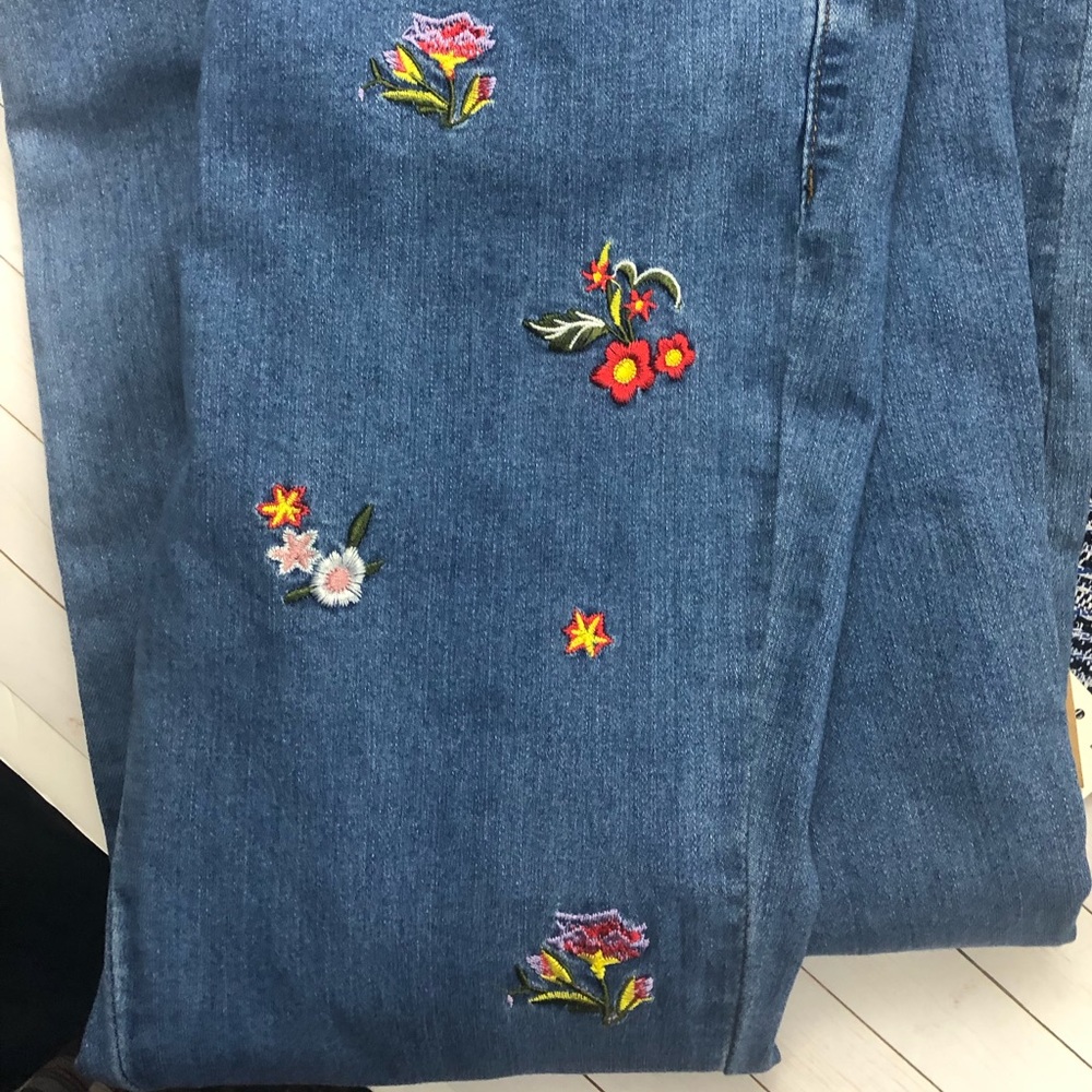 Romeo & Juliet Embroidered Ankle Slim Jeans Medium - Picture 4 of 7